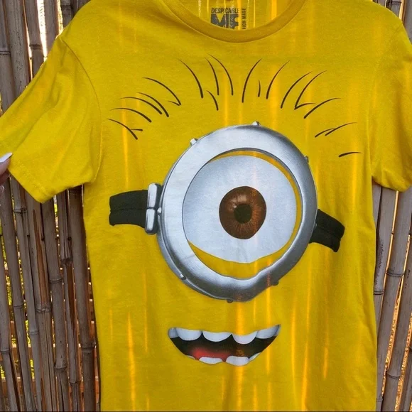 Despicable Me short sleeves yellow graphic tee S - Picture 3 of 7